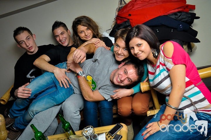 Karaoke Party în Zulu, Zulu Caffe