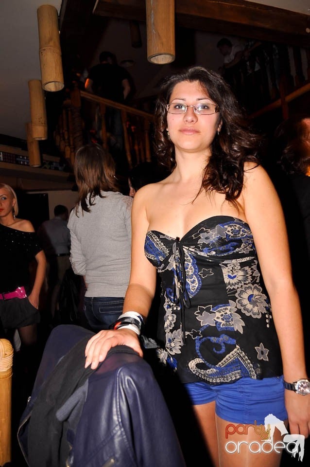 Karaoke Party în Zulu, Zulu Caffe