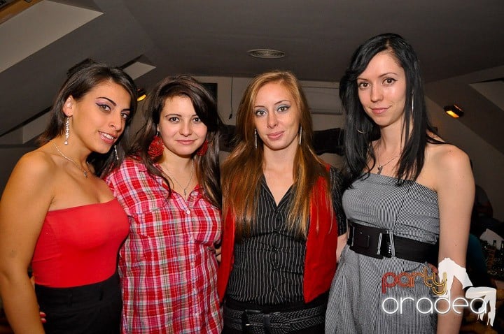 Karaoke Party în Zulu, Zulu Caffe