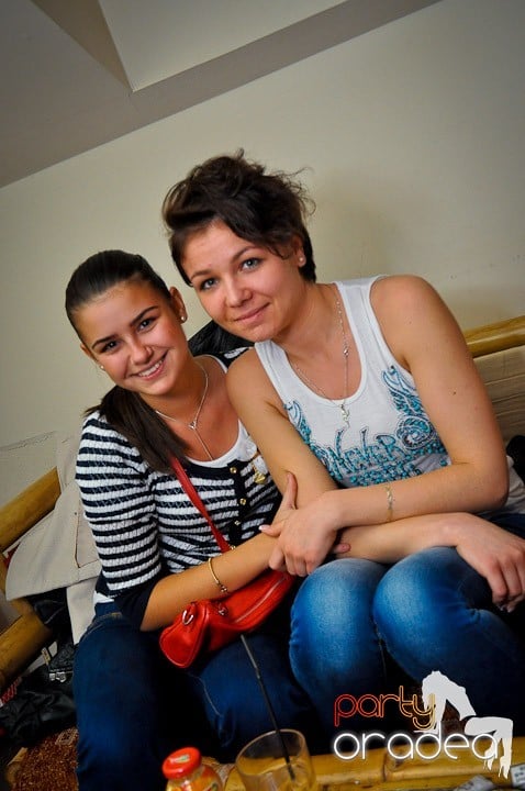 Karaoke Party în Zulu, Zulu Caffe