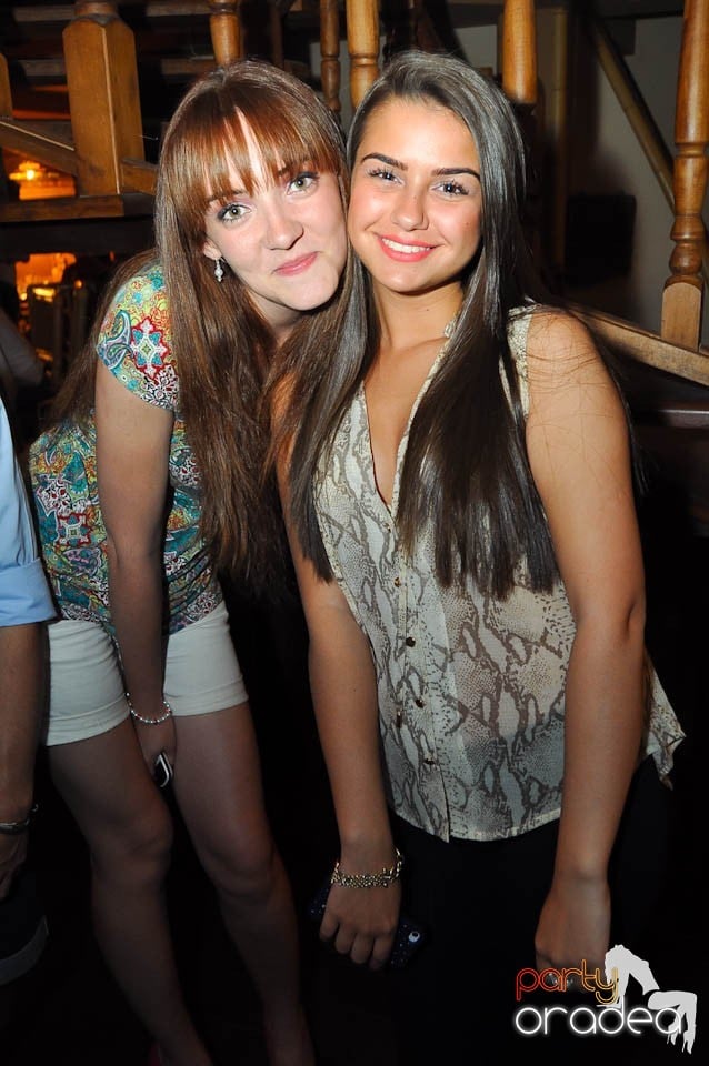 Karaoke Party în Zulu, Zulu Caffe