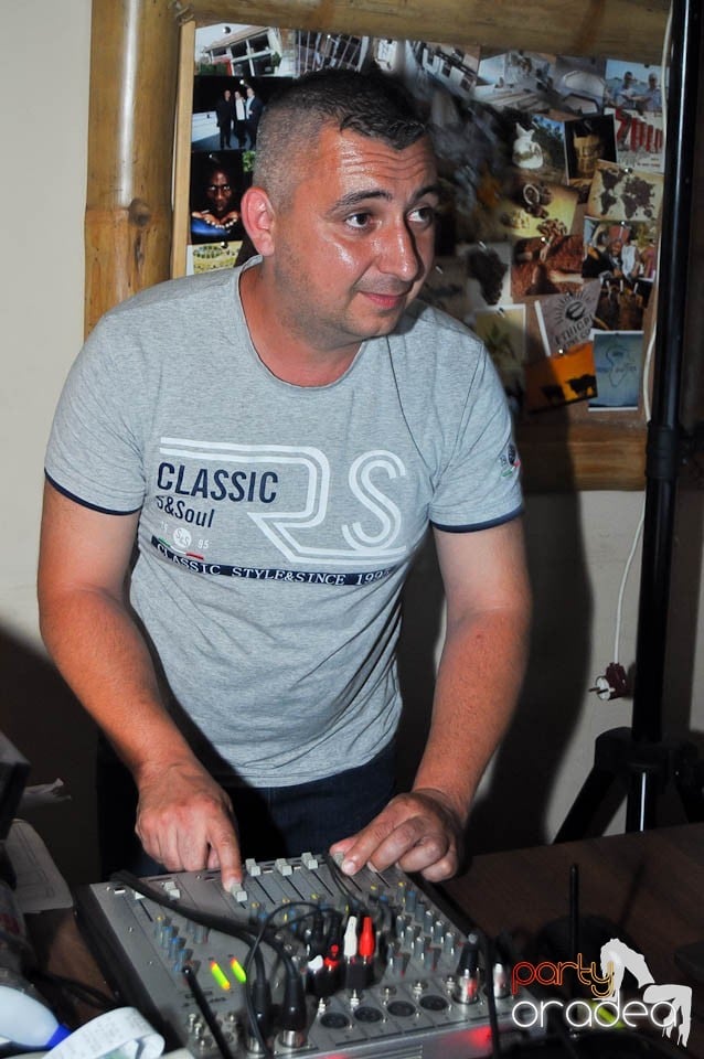 Karaoke Party în Zulu, Zulu Caffe