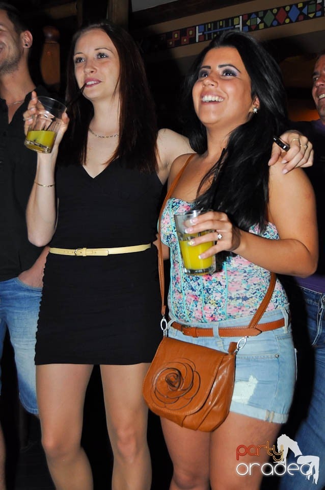 Karaoke Party în Zulu, Zulu Caffe