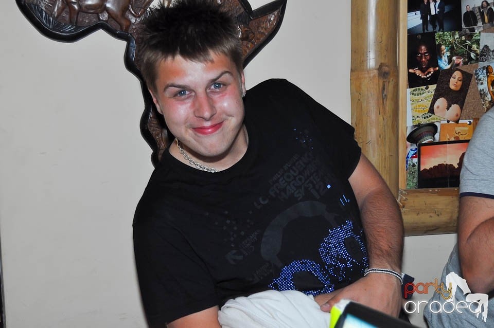 Karaoke Party în Zulu, Zulu Caffe