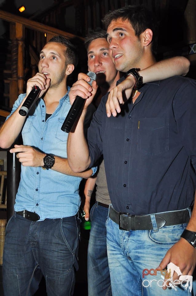 Karaoke Party în Zulu, Zulu Caffe