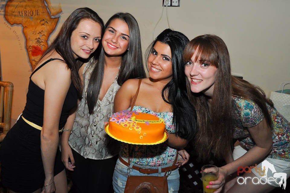 Karaoke Party în Zulu, Zulu Caffe