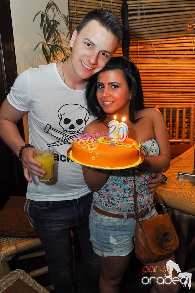 Karaoke Party în Zulu, Zulu Caffe