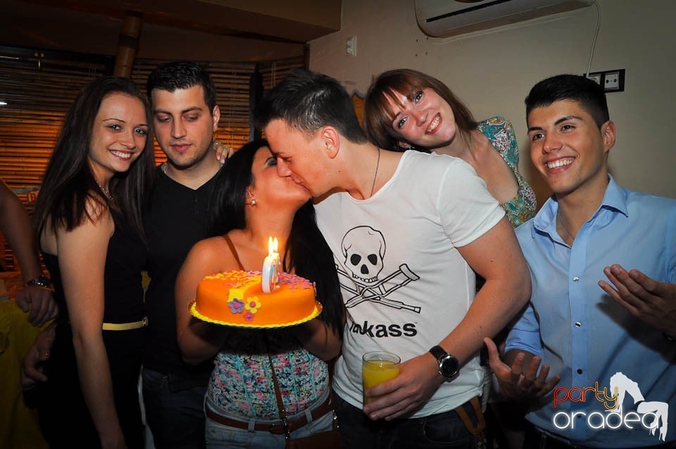 Karaoke Party în Zulu, Zulu Caffe