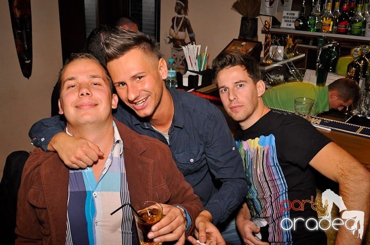 Karaoke Party în Zulu, Zulu Caffe