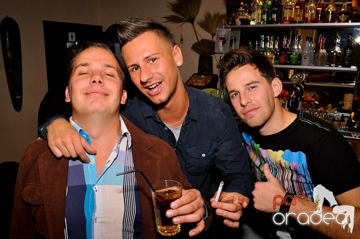 Karaoke Party în Zulu, Zulu Caffe