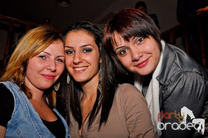 Karaoke Party în Zulu, Zulu Caffe