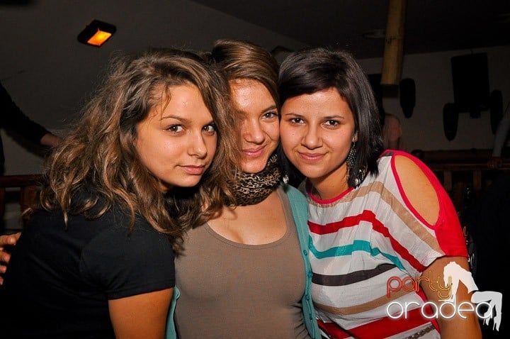 Karaoke Party în Zulu, Zulu Caffe