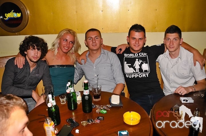 La adâncime în club Yellow, 