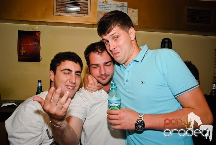 La adâncime în club Yellow, 