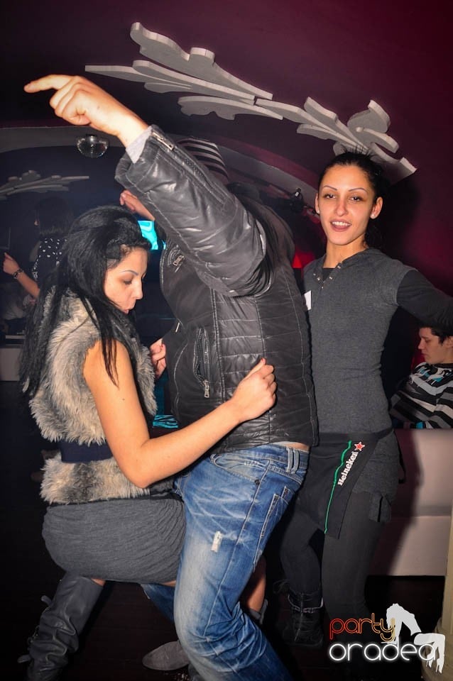 Ladies Jeans Night în Atti's, 