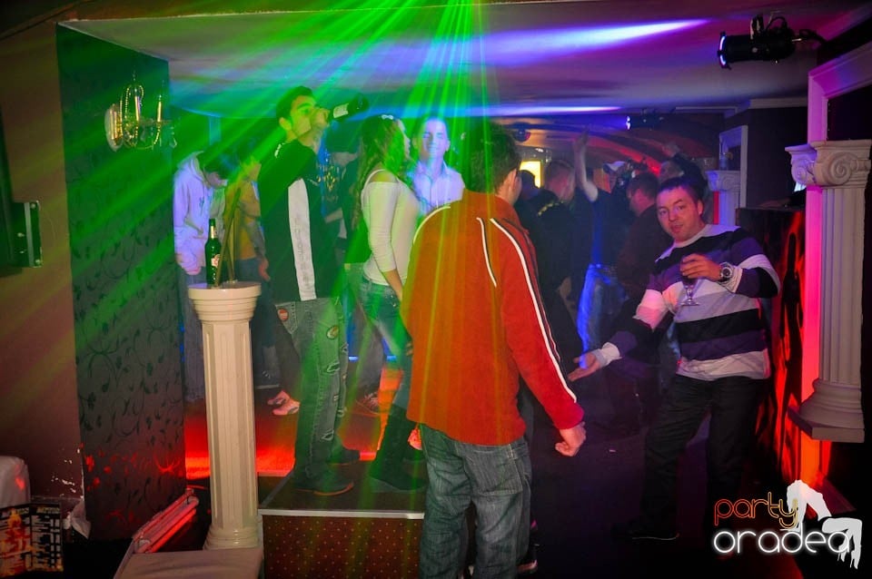 Ladies Jeans Night în Atti's, 