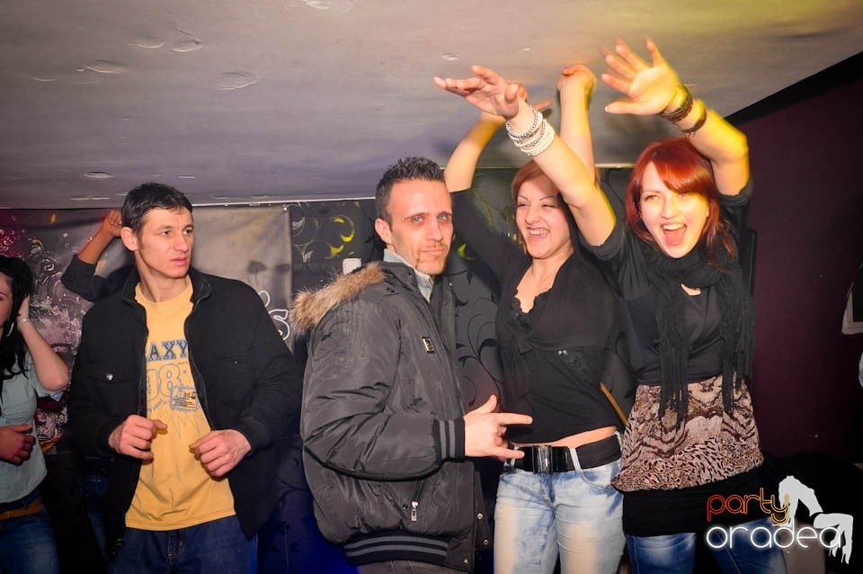 Ladies Jeans Night în Atti's, 