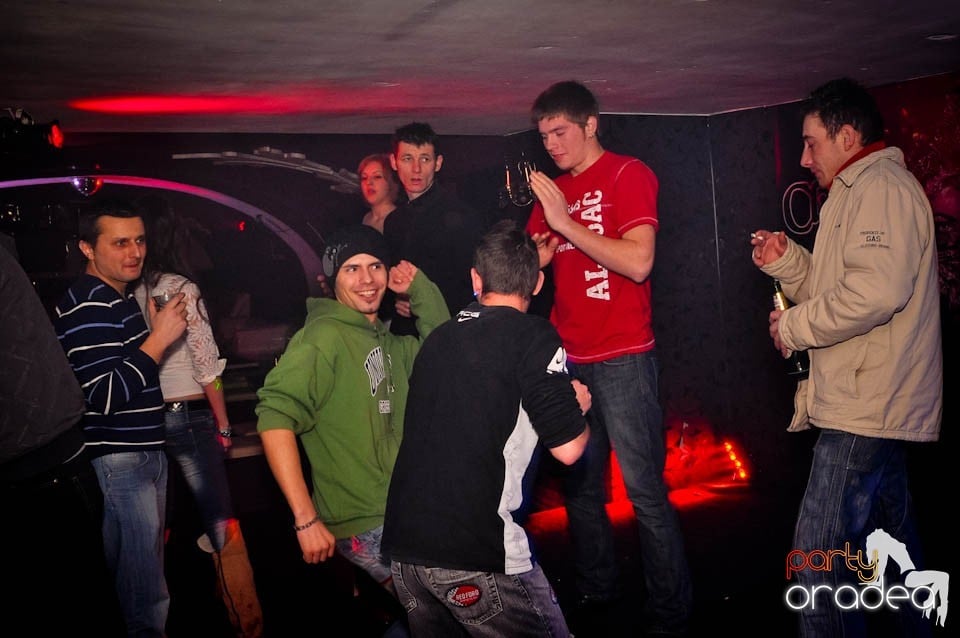 Ladies Jeans Night în Atti's, 