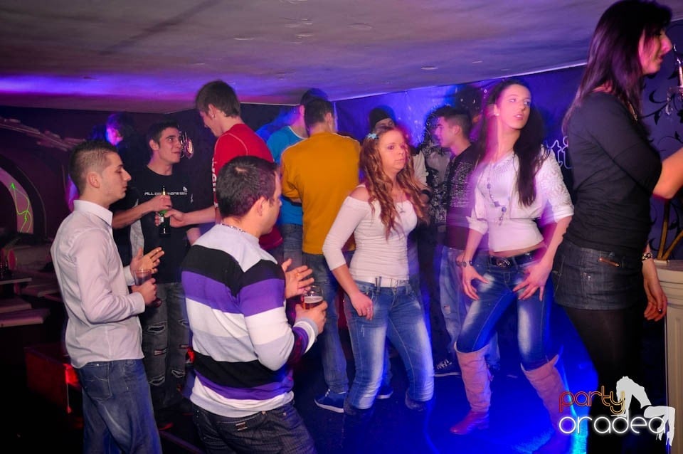 Ladies Jeans Night în Atti's, 