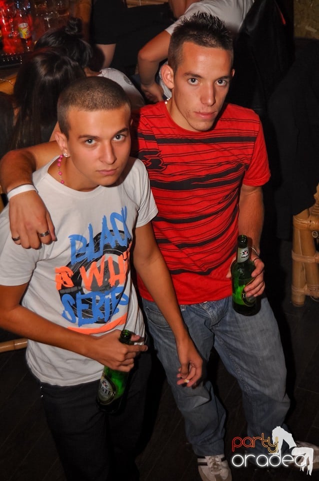 Ladies' Night în Zulu Caffe, Zulu Caffe