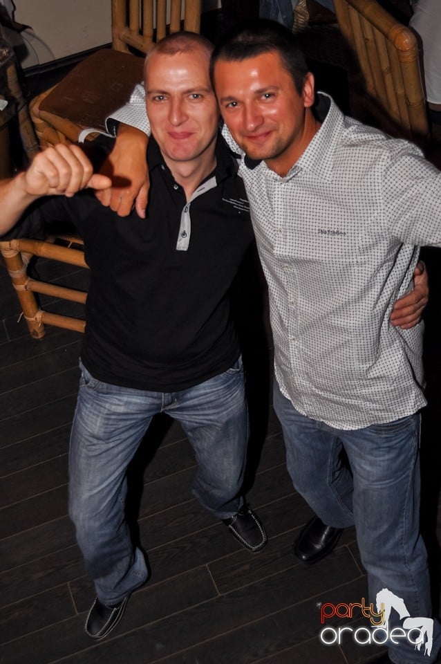 Ladies' Night în Zulu Caffe, Zulu Caffe