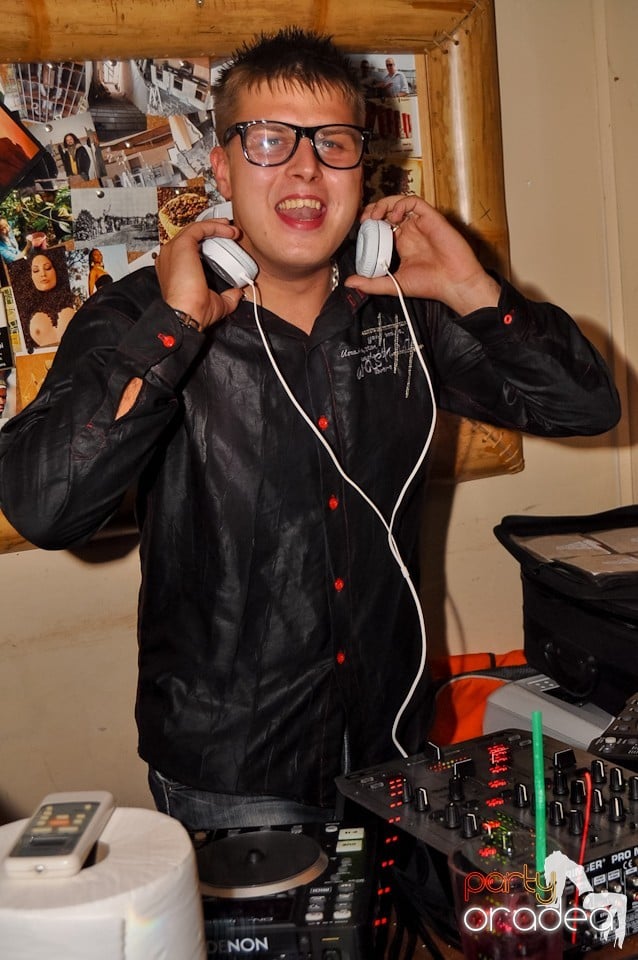 Ladies' Night în Zulu Caffe, Zulu Caffe