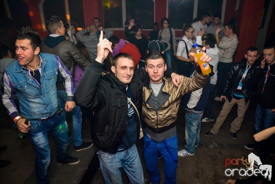 Ladies Saturday Night Fever, Royal Party House