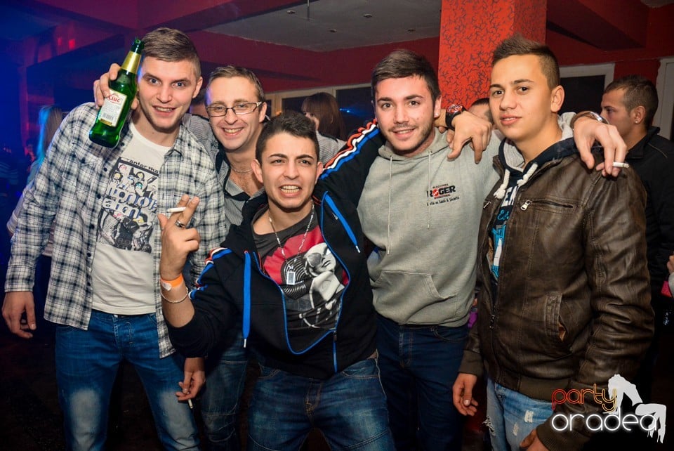 Ladies Saturday Night Fever, Royal Party House