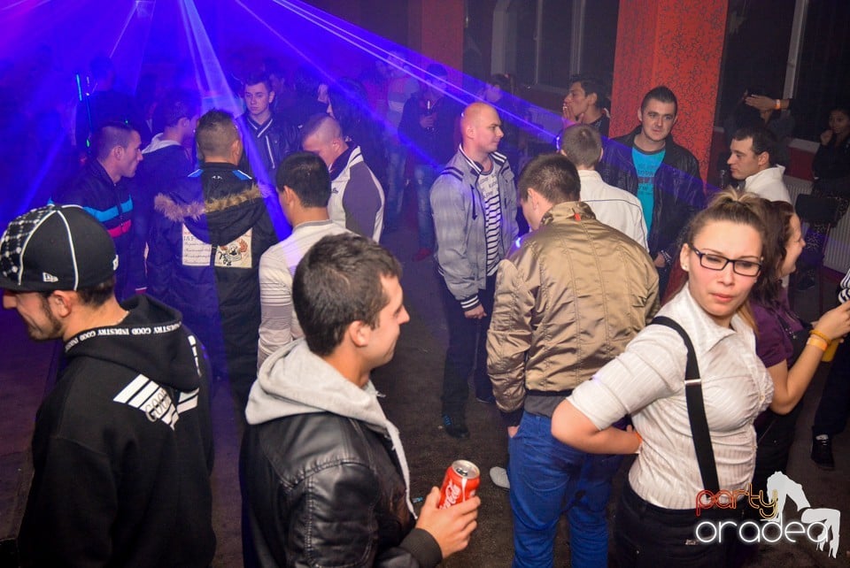 Ladies Saturday Night Fever, Royal Party House