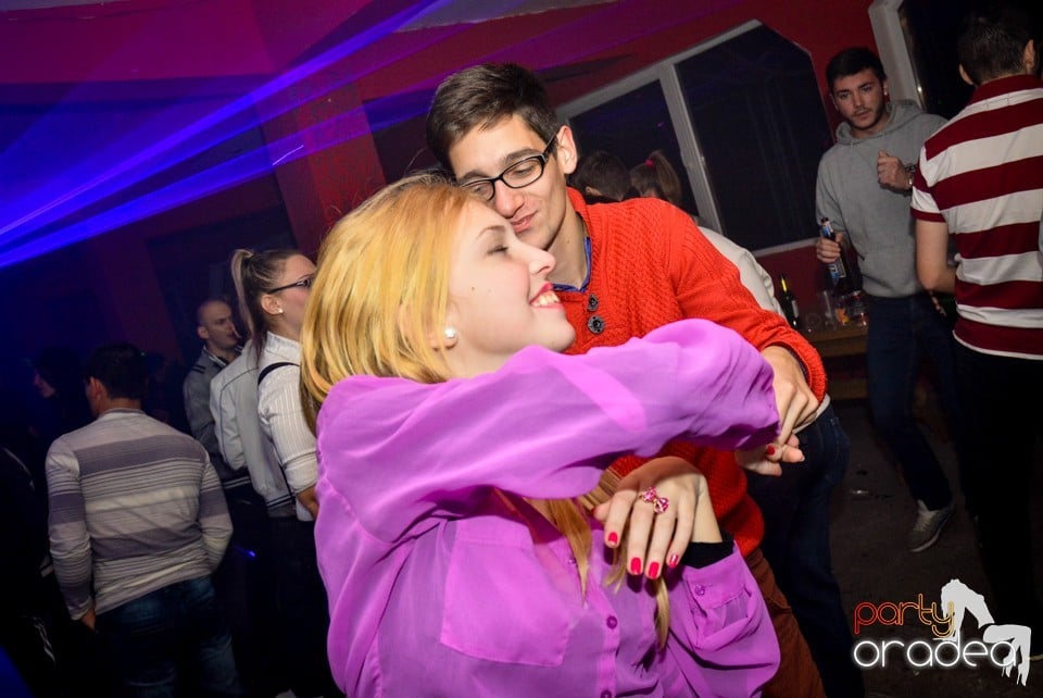 Ladies Saturday Night Fever, Royal Party House