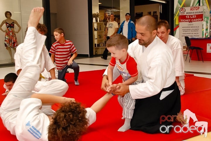Lecţie de Aikido în Era Shopping Park, Era Shopping Park