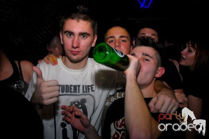 Let's party in Escape!, 