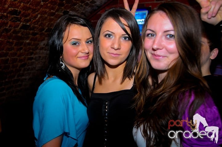 Let's party in Escape!, 