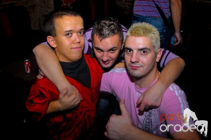 Let's party in Escape!, 