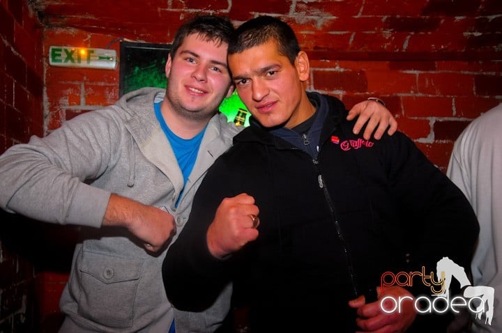 Let's party in Escape!, 