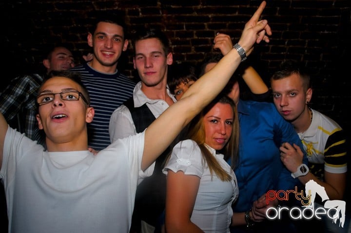 Let's party in Escape!, 