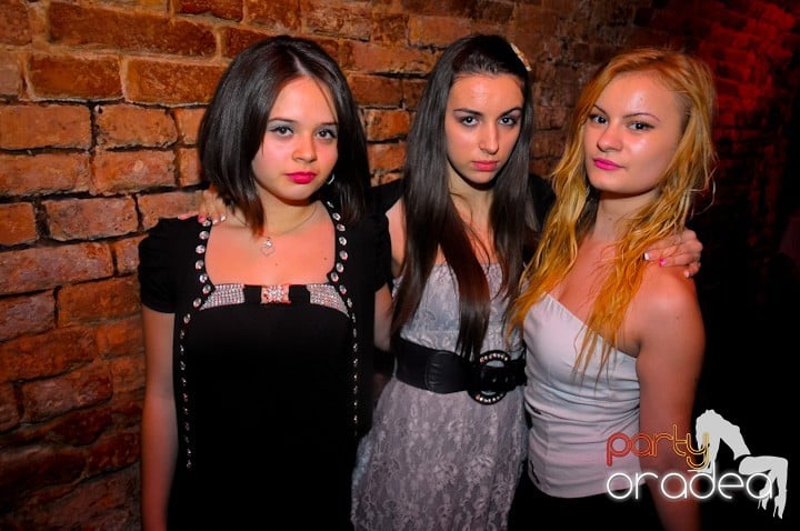 Let's party in Escape!, 