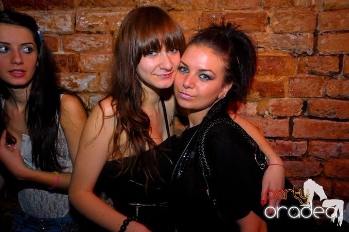 Let's party in Escape!, 