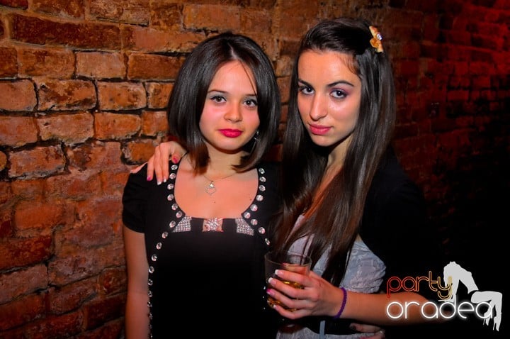 Let's party in Escape!, 