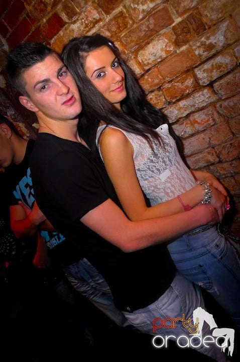 Let's party in Escape!, 