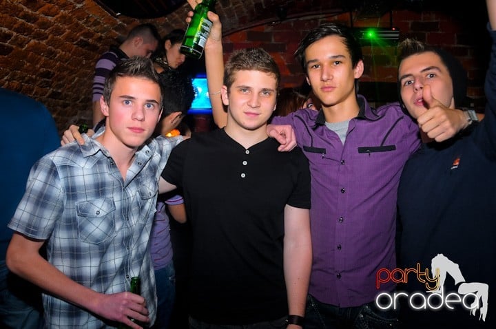 Let's party in Escape!, 