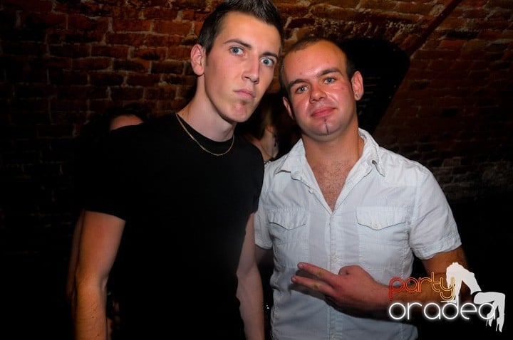 Let's party in Escape!, 