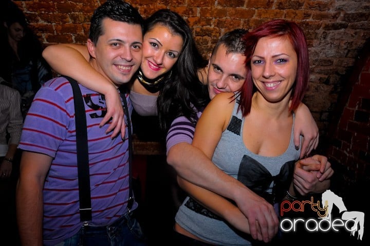 Let's party in Escape!, 