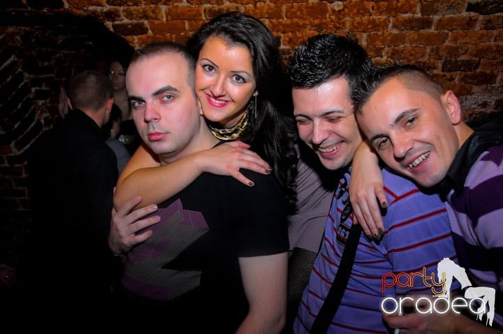 Let's party in Escape!, 