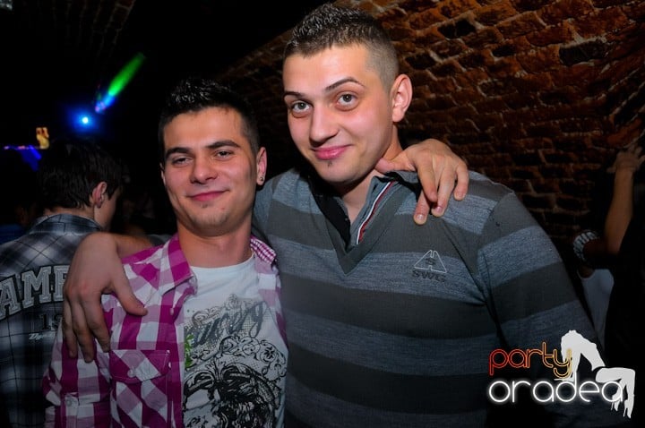 Let's party in Escape!, 