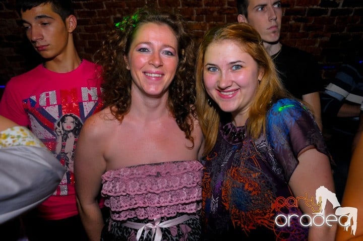 Let's party in Escape!, 