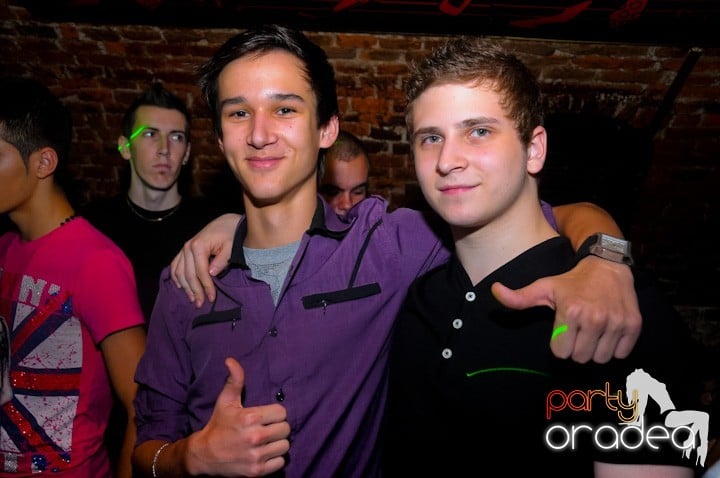 Let's party in Escape!, 