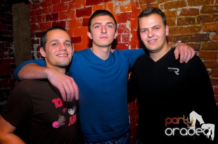 Let's party in Escape!, 