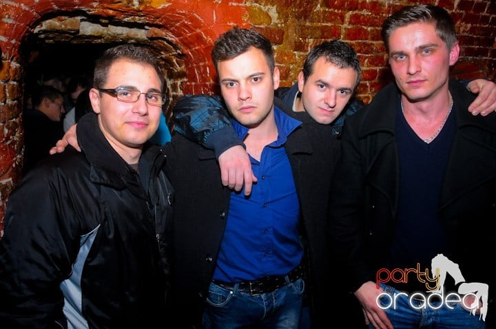 Let's party in Escape!, 