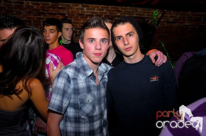 Let's party in Escape!, 